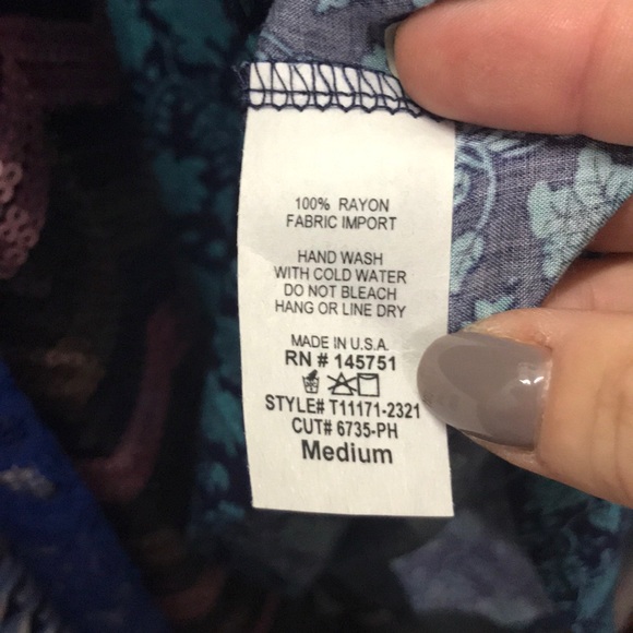 SOLD—Stitch fix sleeveless blouse - Picture 4 of 4